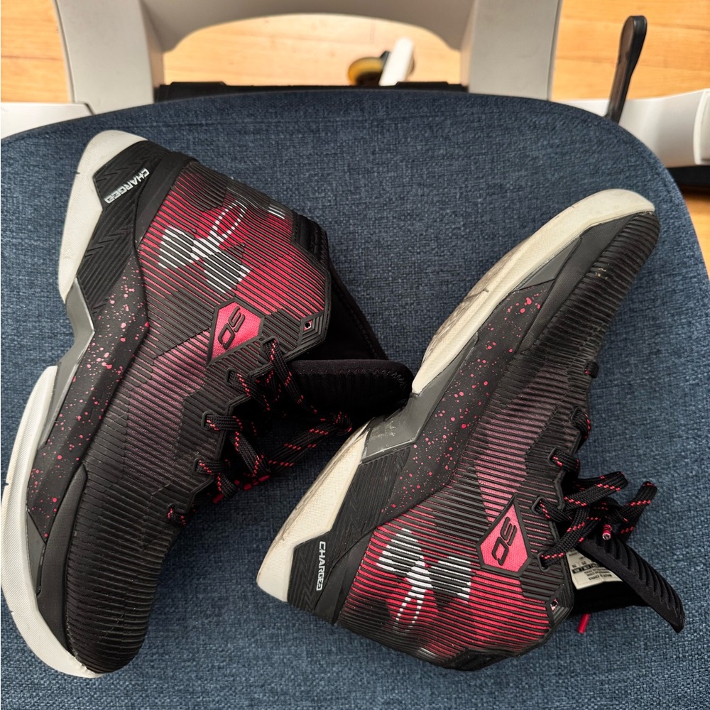 Under Armour curry shoes Size 7